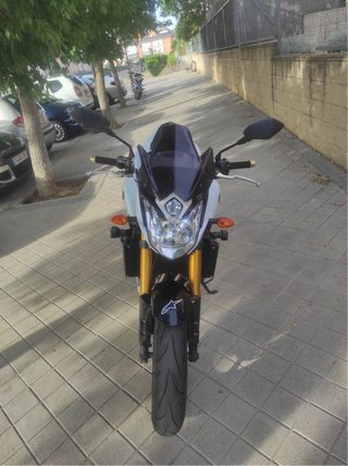 Yamaha FZ8N Naked Blanca y Negra