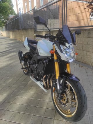 Yamaha FZ8N Naked Blanca y Negra