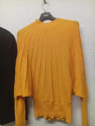 Jersey SHEIN Mostaza Talla S