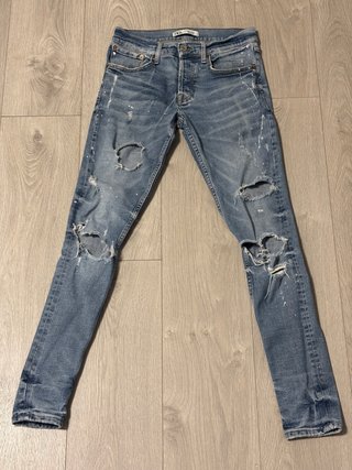 Vaqueros Zara rotos con pintura