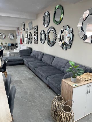 Sofá modular gigante de terciopelo gris