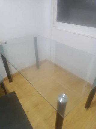Mesa de comedor cristal patas negras
