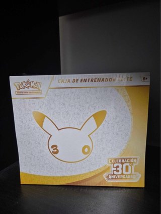 Caja ETB Pokémon 30 Aniversario Precintada