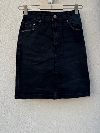 Falda midi tubo negra Stradivarius