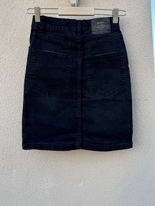 Falda midi tubo negra Stradivarius