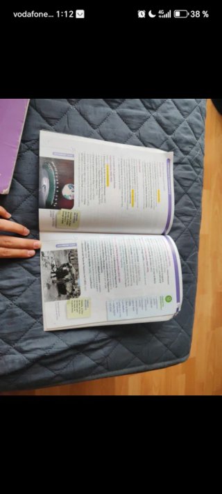 libros de texto con algunos desperfectos