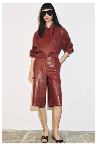Conjunto Zara efecto piel bermuda y chaqueta