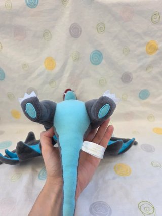Pelúcia Pokémon Mega Charizard X Pokémon Center