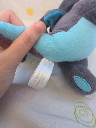 Pelúcia Pokémon Mega Charizard X Pokémon Center
