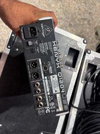 Mesa de mezclas Behringer Xenyx Q1204USB