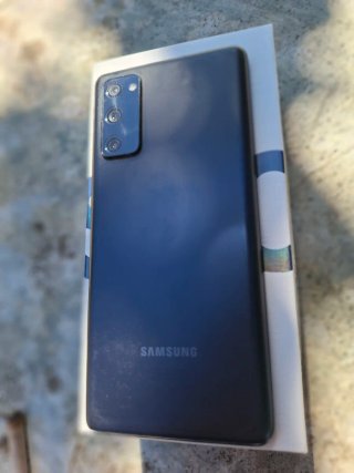 Samsung S20 FE 5G Caja y Móvil