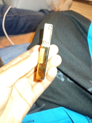 Elegante mechero dorado