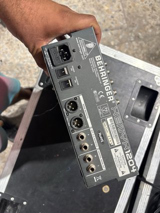 Mesa de Mezclas Behringer Xenyx 1204