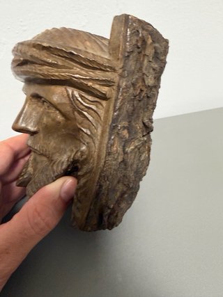 Busto de Cristo tallado en madera