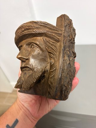 Busto de Cristo tallado en madera