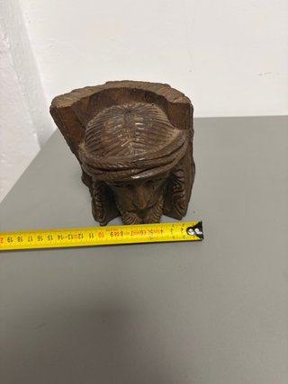 Busto de Cristo tallado en madera