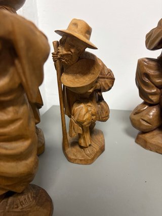 Figuras de madera artesanales