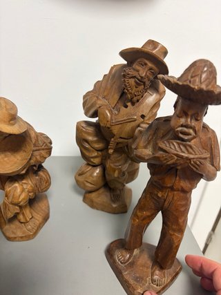 Figuras de madera artesanales