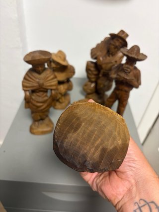 Figuras de madera artesanales