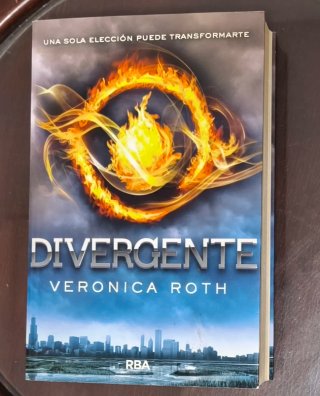 Libro Divergente de Verónica Roth