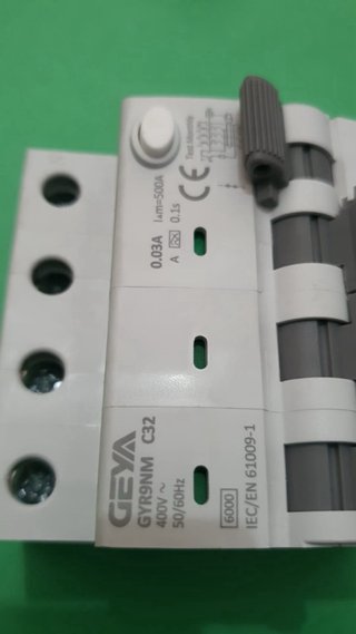 Disyuntor RCBO GEYA GYR9NM-C32-0.03A 3P+N Tipo A
