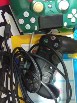 PS4 Slim 1TB + 2 Mandos + 2 Juegos