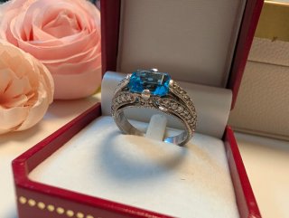 Anillo antiguo con piedra azul