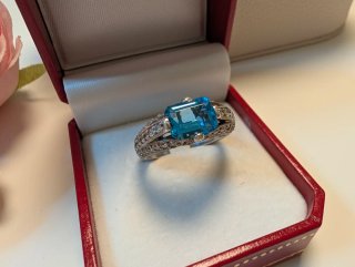 Anillo antiguo con piedra azul