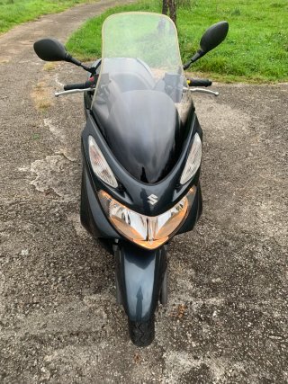 Suzuki Burgman 125 gris - Como nueva