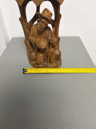 Figura de madera tallada antigua