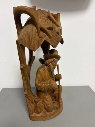 Figura de madera tallada antigua