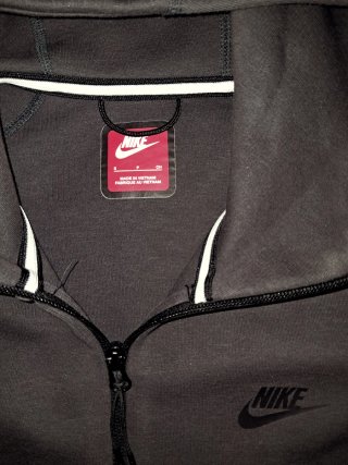 Nike Sportswear Tech Fleece Windrunner – Grey