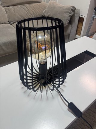 Lámpara de mesa negra estilo industrial