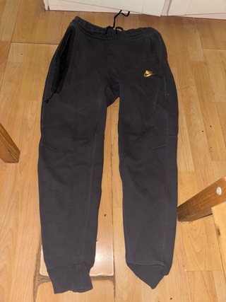 Pantalón Nike Negro y Dorado