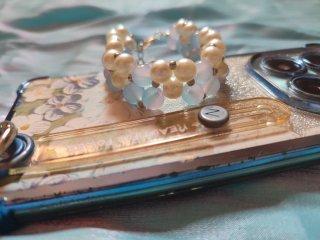 Pulsera artesanal de perlas y piedras