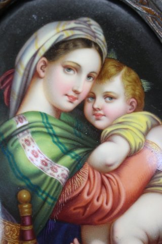 Pintura sobre porcelana de la Virgen de la Silla, Madonna della Seggiola de Rafael.