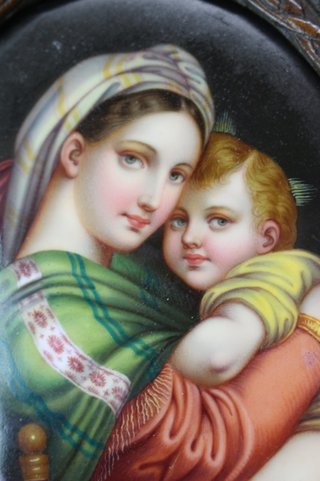 Pintura sobre porcelana de la Virgen de la Silla, Madonna della Seggiola de Rafael.