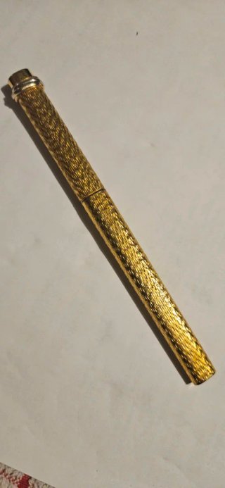​Bolígrafo Cartier Chapado en Oro y Tres oros.