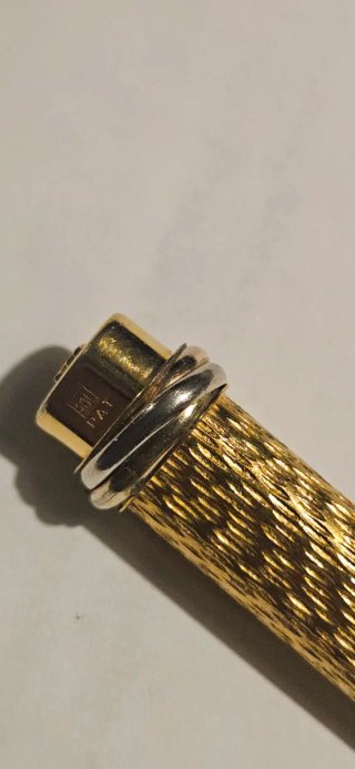 ​Bolígrafo Cartier Chapado en Oro y Tres oros.