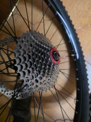 Rueda Conor 26p con buje Shimano 9x145mm