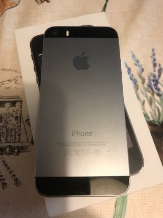iPhone 5S Nero + 2 custodie e protezione per lo schermo