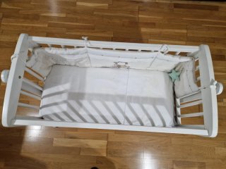 Minicuna de madera blanca