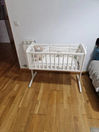 Minicuna de madera blanca