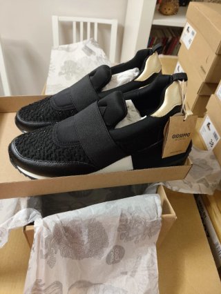 Zapatillas Gioseppo negras y doradas talla 36