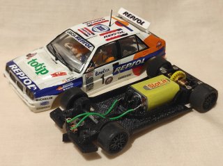 LANCIA DELTA "REPSOL" SCALEXTRIC CON CHASIS 3D
