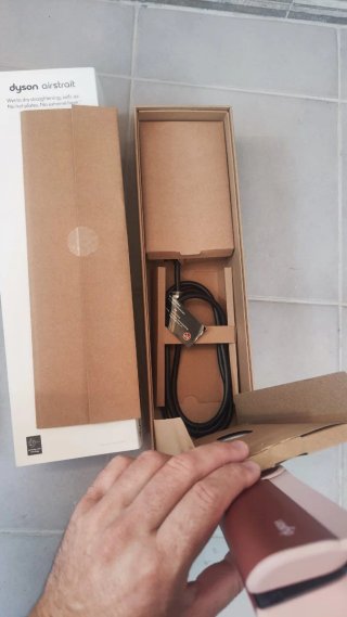 Plancha Dyson Airstrait  Color burdeos/ granate