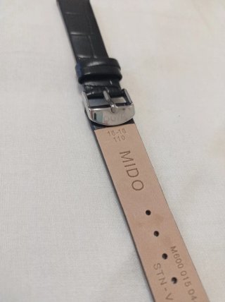 Cinturino Mido in pelle nera effetto coccodrillo