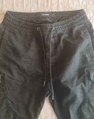 Pantaloncino cargo Pull&Bear da uomo nero
