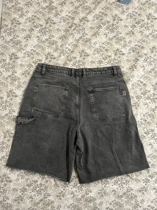Bermuda vaquera baggy negra y gris