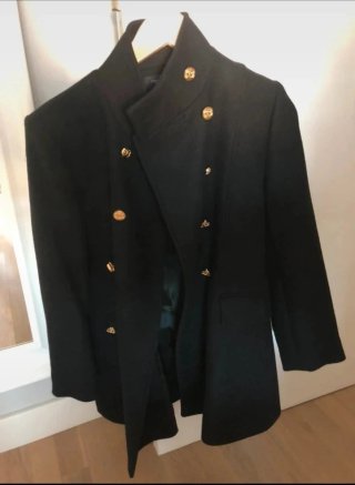 Abrigo paño Zara negro botones dorados